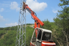 Vgradnja kovinskih električnih drogov